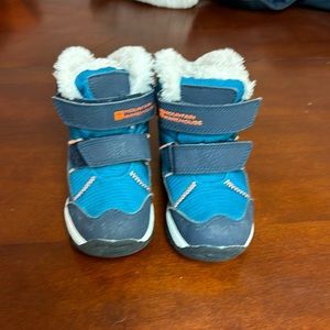 Mountain Warehouse winter boots. Boys size 8US toddler